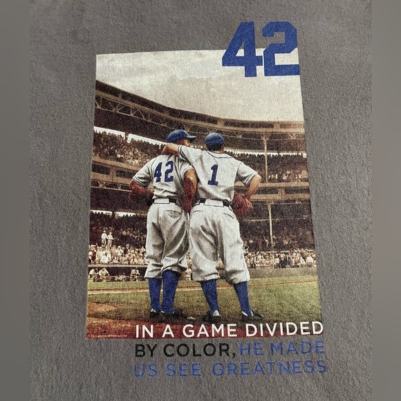 Jackie Robinson #42 T-Shirt Women’s Medium Black Essential Tee - Picture 2 of 5